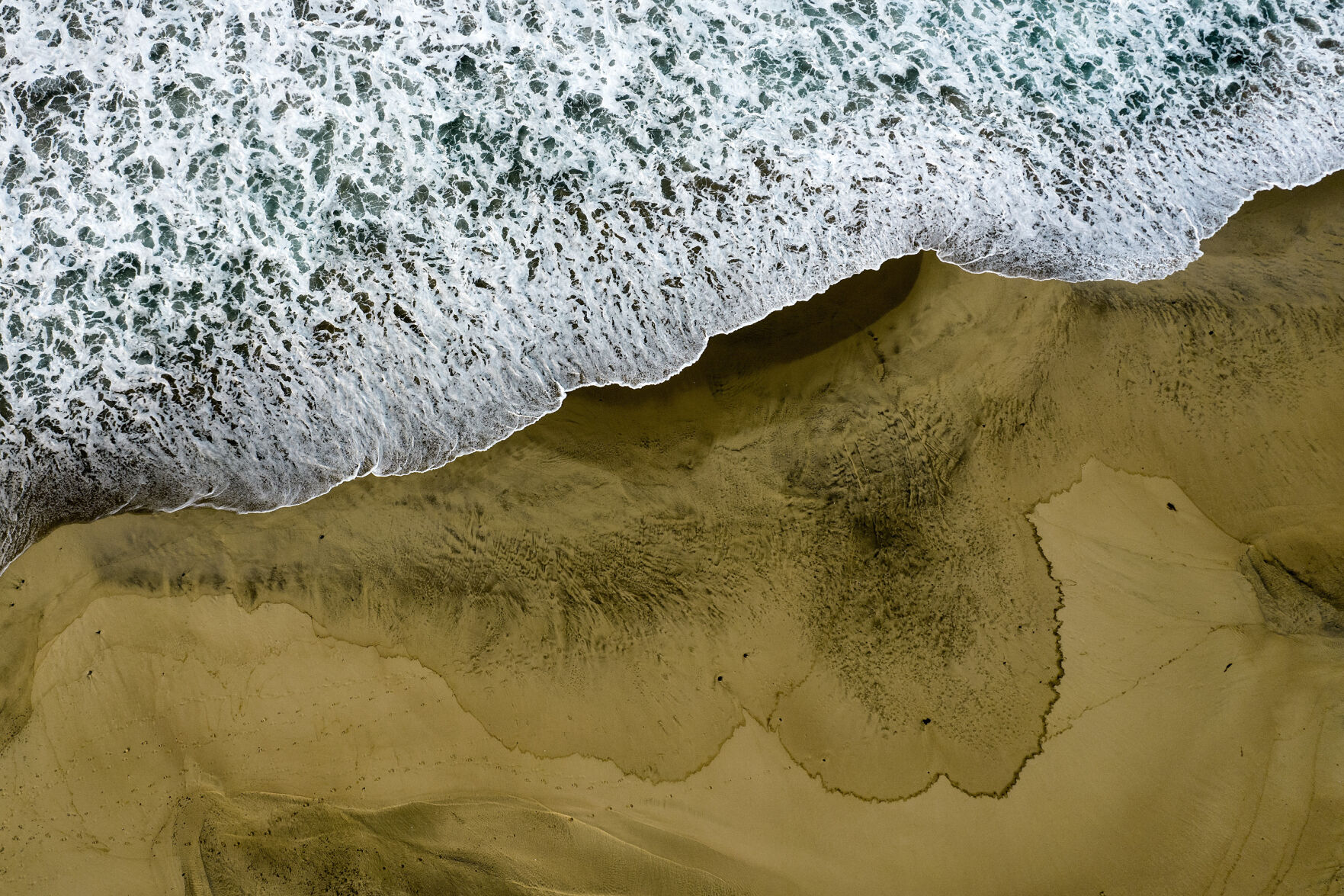 APTOPIX California Oil Spill